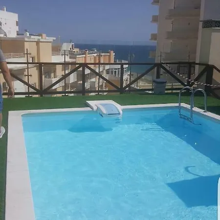 דירה By The Sea - Rooftop Pools